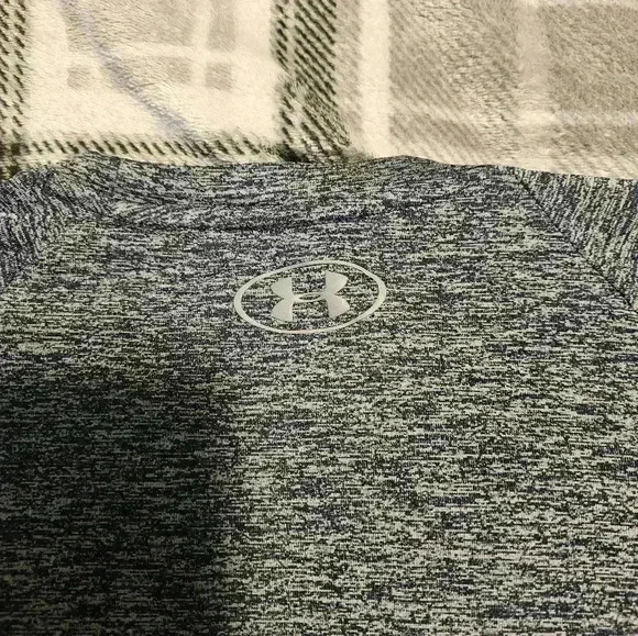 Under Armour XL tech tee with wicking, technology. - Picture 5 of 8